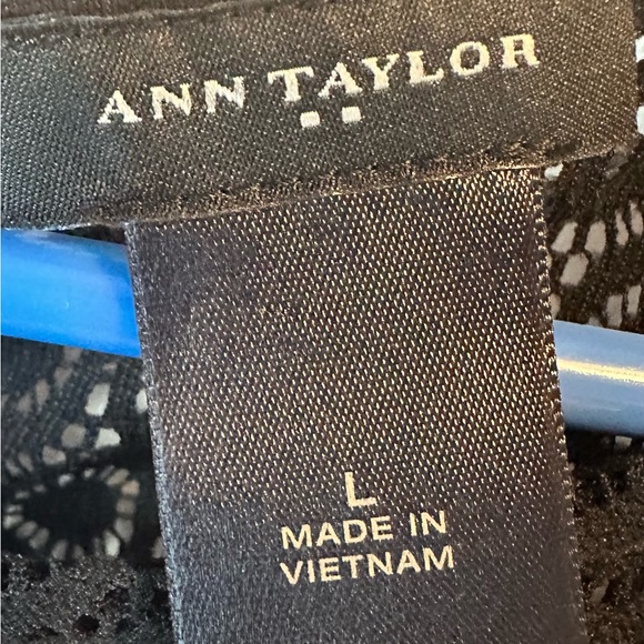 Women’s Ann Taylor Top - Picture 3 of 4